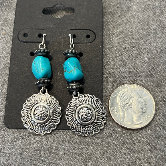 🌻3/$15 Two Pair Silvertone Turquoise Earrings - Picture 2 of 4